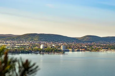 Balatonfüredi végletek a tamáshegyi luxusvillától a legolcsóbb házig