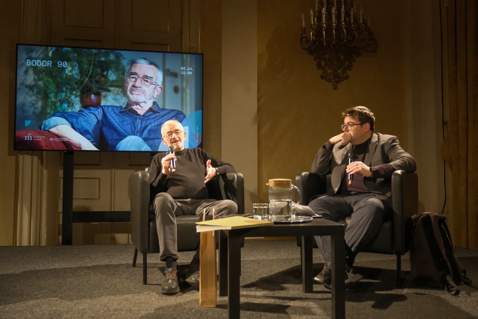 Szegő János beszélget Bodor Ádámmal – Fotó: Márkos Tamás / Transtelex