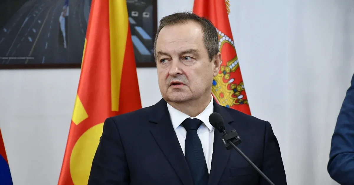 Lélegeztetőgépre kellett kapcsolni a szerb belügyminisztert, kétoldali tüdőgyulladása van