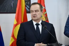 Lélegeztetőgépre kellett kapcsolni a szerb belügyminisztert, kétoldali tüdőgyulladása van