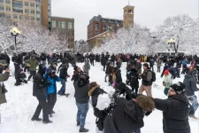 Ártatlan hógolyózásnak indult, végül összefeszült rajta New York polgármestere és a helyi rendőrség