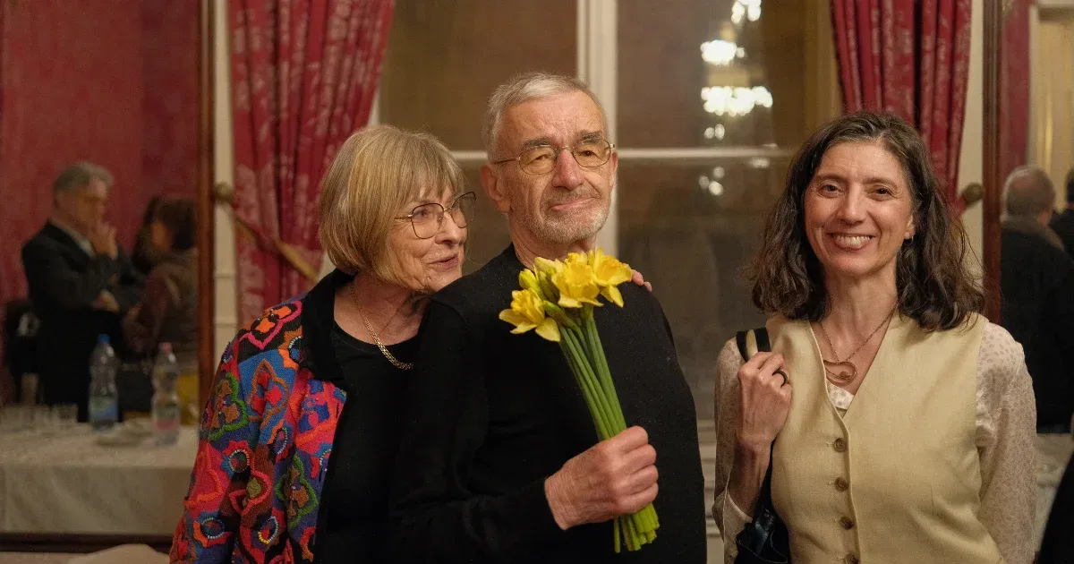 Behavazott lábnyomok és 90 év – Bodor Ádámot ünnepelték a Petőfi Irodalmi...