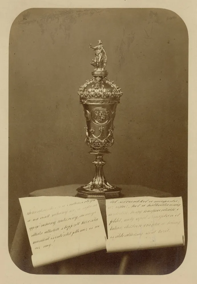 A Nemzeti Casino Széchenyi-serlege. – Fotó: MTA KIK Kézirattár és Régi Könyvek Gyűjteménye