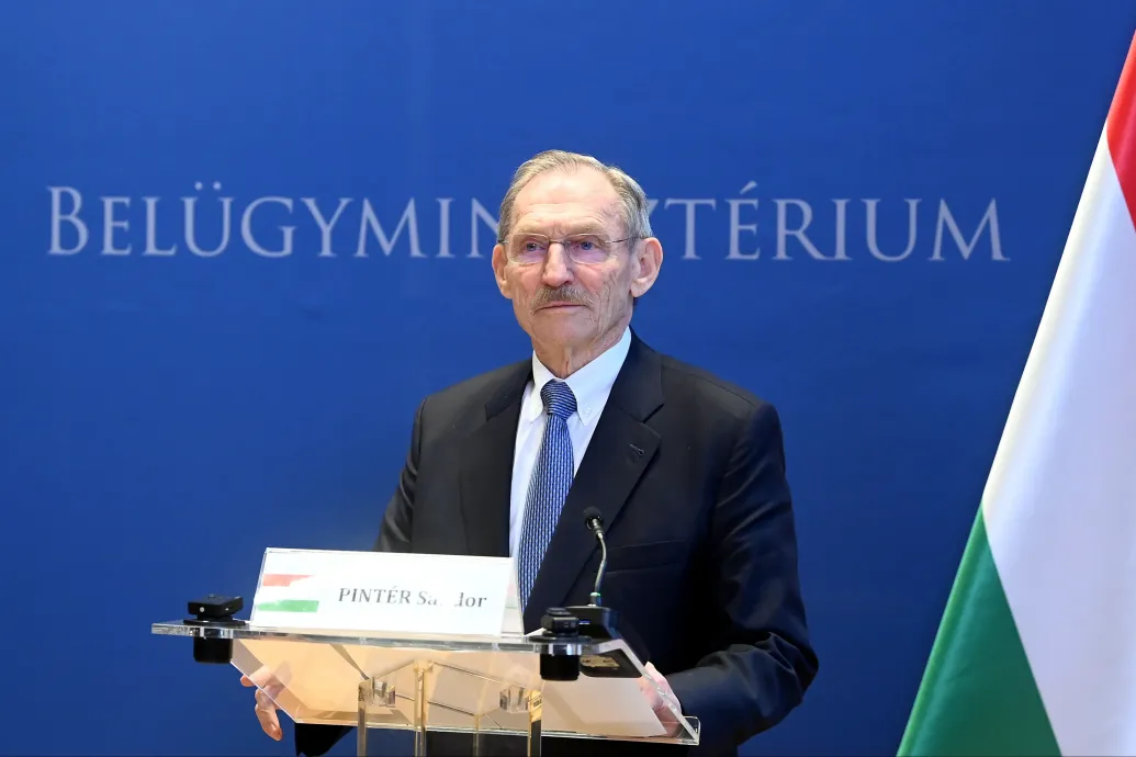 Pintér Sándor szerint 3,125 százalék esélye van, hogy miniszter marad