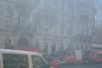 Kigyulladt egy kávézó az Astoriánál