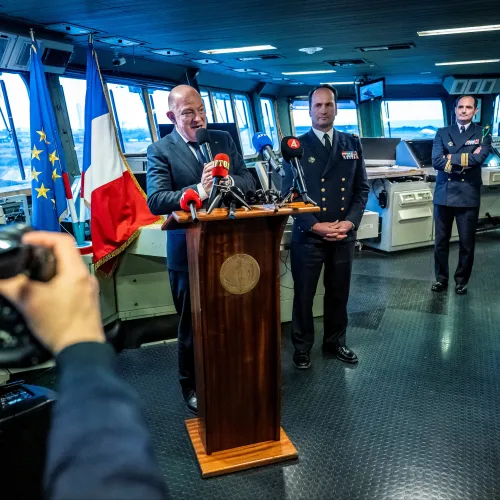 A svéd hadsereg blokkolt egy drónt a francia repülőgép-hordozó közelében Kép