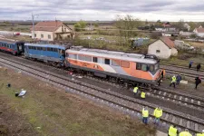 A sápi vonatbaleset mozdonyvezetője elismerte, hogy elaludt, de a büntetőjogi felelősségét tagadta a bíróságon