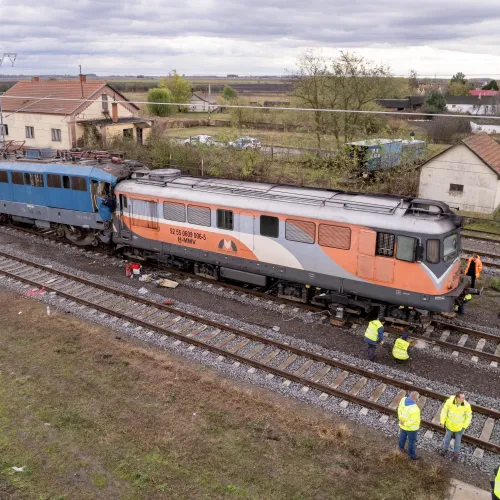 A sápi mozdonyvezető elismerte, hogy elaludt, de a büntetőjogi felelősségét tagadta a bíróságon Kép