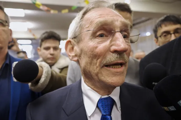 Abszurd trükkel érték el, hogy Pintérnek ne a kérdéseinkre kelljen válaszolnia