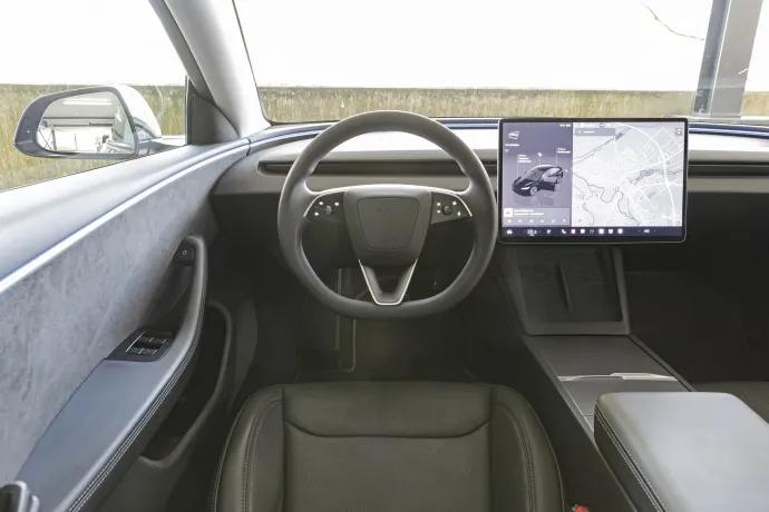 A beltér általában rendben van, de a kormány borítására és rögzítésére érdemes ránézni – Fotó: Caroline Jüngling / autóMAGAZIN