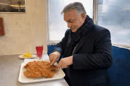 Orbán Viktor eszik