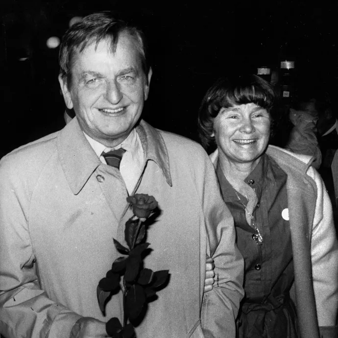 Olof Palme és felesége, Lisbeth 1985. szeptember 15-én a svéd országgyűlési választás után – Fotó: Sven-Erik Sjoberg / TT News Agency / AFP