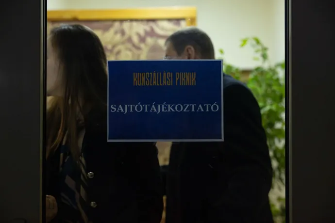 Orbán Balázs a fórum előtt sajtótájékoztatót is tartott a meghívott újságíróknak – Fotó: Hevesi-Szabó Lujza / Telex