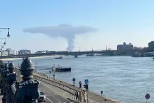 Nagy füsttel ég a szemét egy soroksári szemétfeldolgozóban