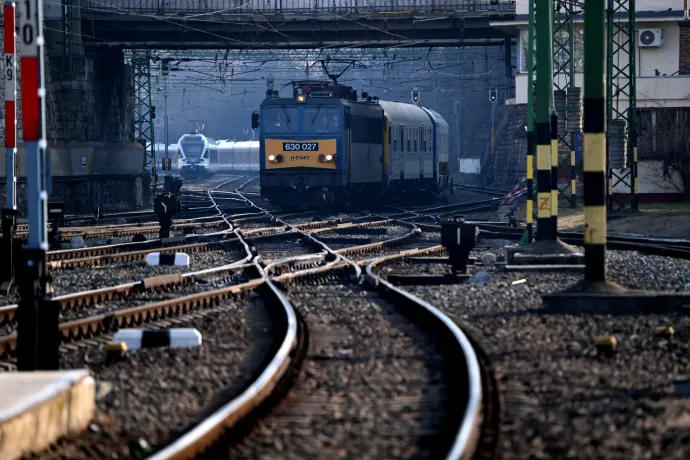 Mozdonyvezetők százai perelnek a pihenőidejükért járó pénzért, a bíróságok sorra marasztalják el a MÁV-ot