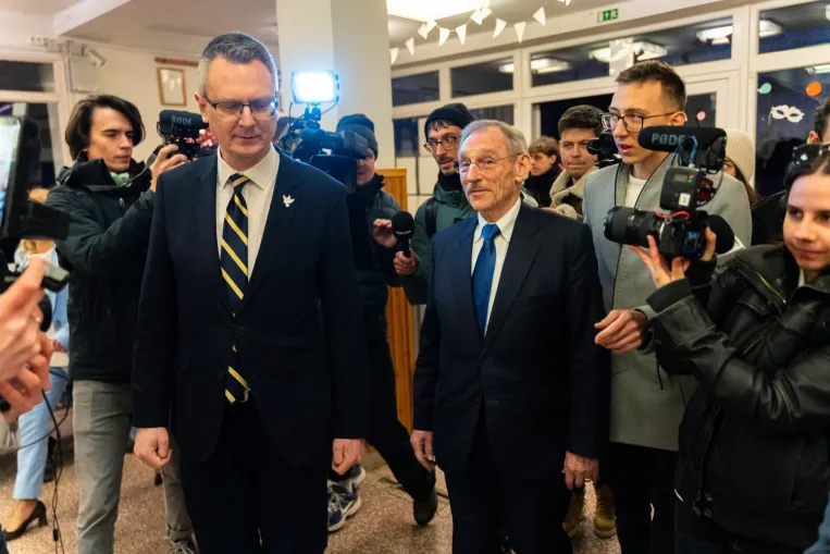 Ilyen az, amikor már a kérdéseinket is elhazudják