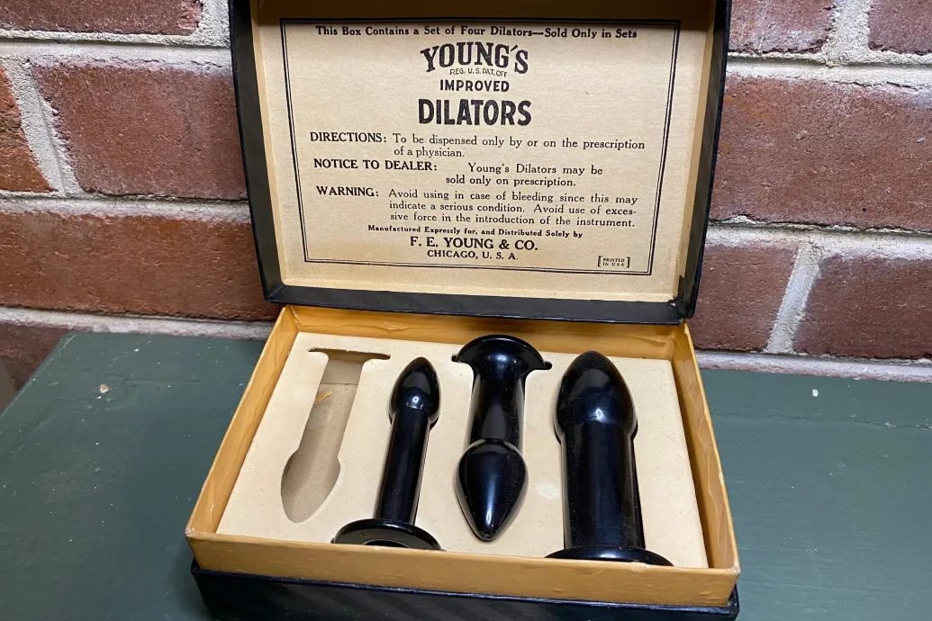 A butt plugot eredetileg orvosi célból fejlesztették ki, többek közt szorulás és elmebaj ellen