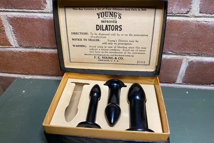 A butt plugot eredetileg orvosi célból fejlesztették ki, többek közt szorulás és elmebaj ellen