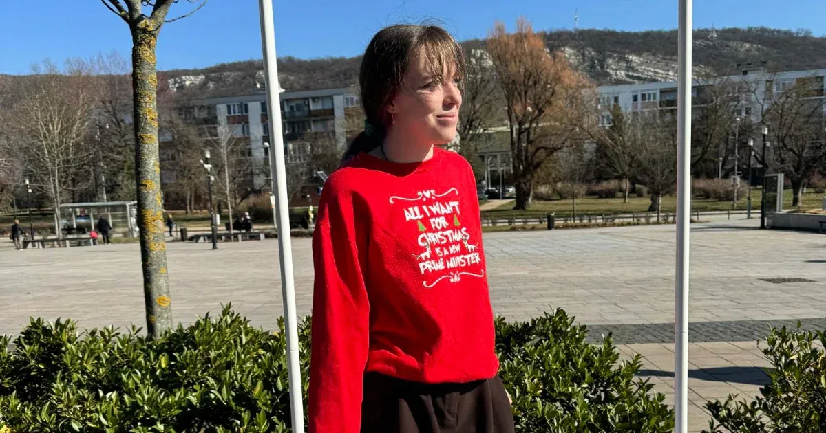 Kést fogtak Tatabányán egy kutyapártos jelöltre