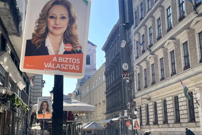 Ferencz Orsolya plakátjai a VIII. kerületben – Fotó: Patakfalvi Dóra / Telex