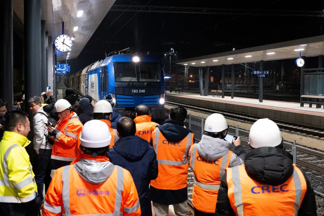 Ezer sebből vérzik az ezermilliárdból felújított Budapest-Belgrád vasút, és szépségtapaszra is alig futja