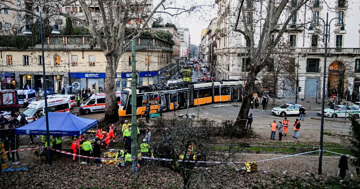 Kisiklott egy villamos Milánóban, egy ember meghalt, több mint harmincan megsérültek