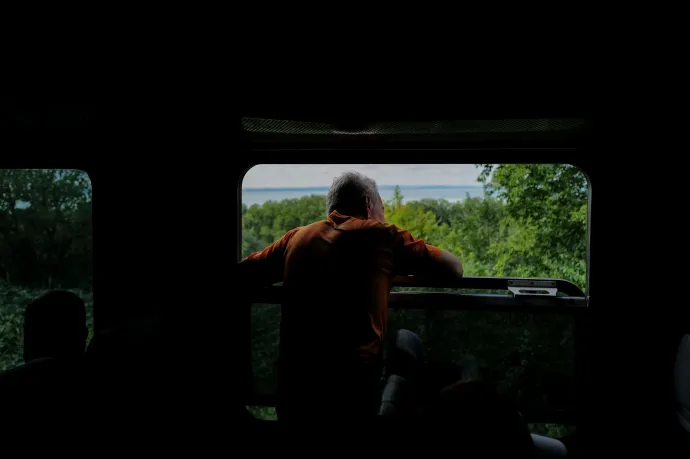 Baleset miatt késett a pótlóbusz, nem várta meg a vonat az utasokat Devecsernél