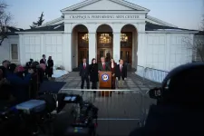 Bill Clinton azt mondta, ha tudta volna, miket tett Epstein, nem szállt volna fel a repülőjére