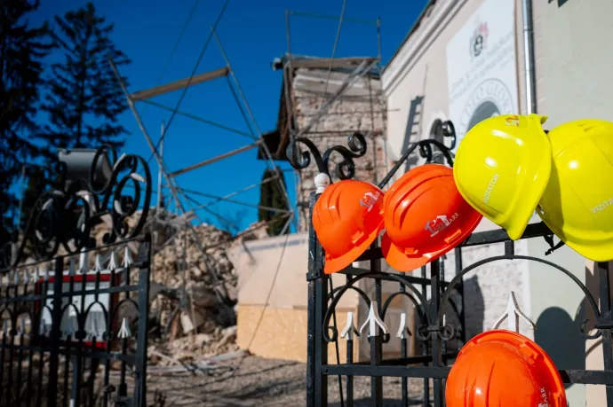 Sírokat fedeztek fel az összeomlott szilágycsehi templomtorony törmelékei alatt, Demeter András optimista