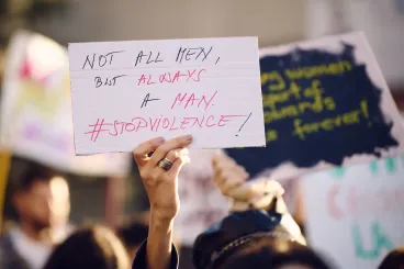 A nők elleni erőszak kérdése globális sürgősségi helyzetté vált az ENSZ emberjogi főbiztosa szerint