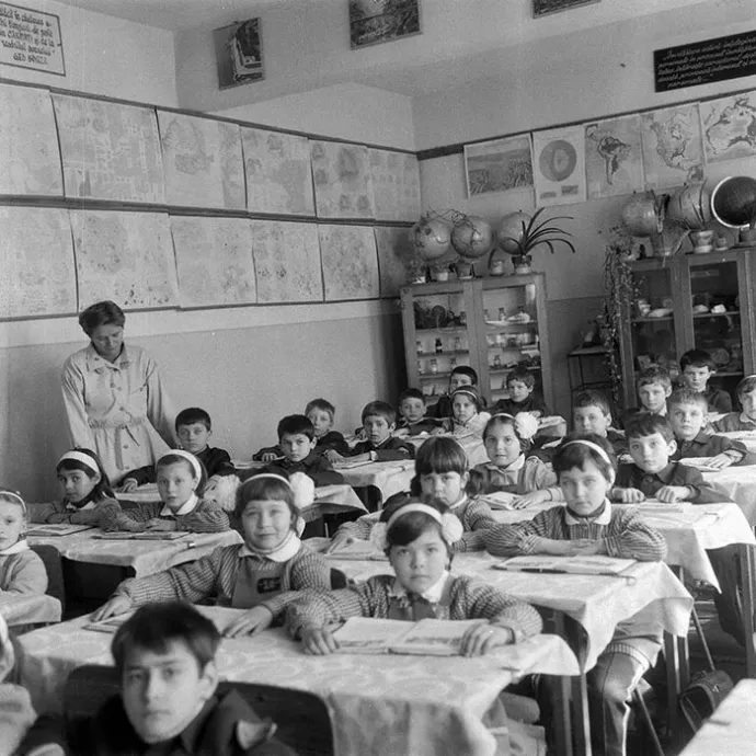 Egy kolozsvári általános iskola kisdiákjai – Fotó: Minerva Fotóarchívum