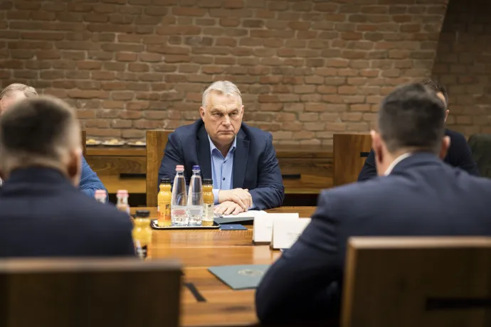 A Miniszterelnöki Kommunikációs Főosztály által közreadott képen Orbán Viktor miniszterelnök a Védelmi Tanács ülésén – Fotó: Kaiser Ákos / MTI / Miniszterelnöki Kommunikációs Főosztály