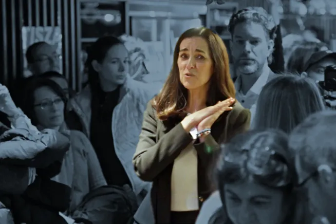 Mintha hasbaszúrnának, ha meglátok otthon egy óriásplakátot – ausztriai magyarok Orbán Anita fórumán