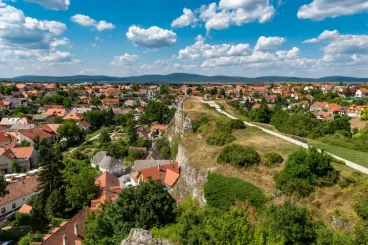 20-40 milliós, panorámás ingatlanok a királynék városában, a Balatontól 20 percre