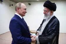 Putyin szerint Hamenei megölése cinikus gyilkosság volt