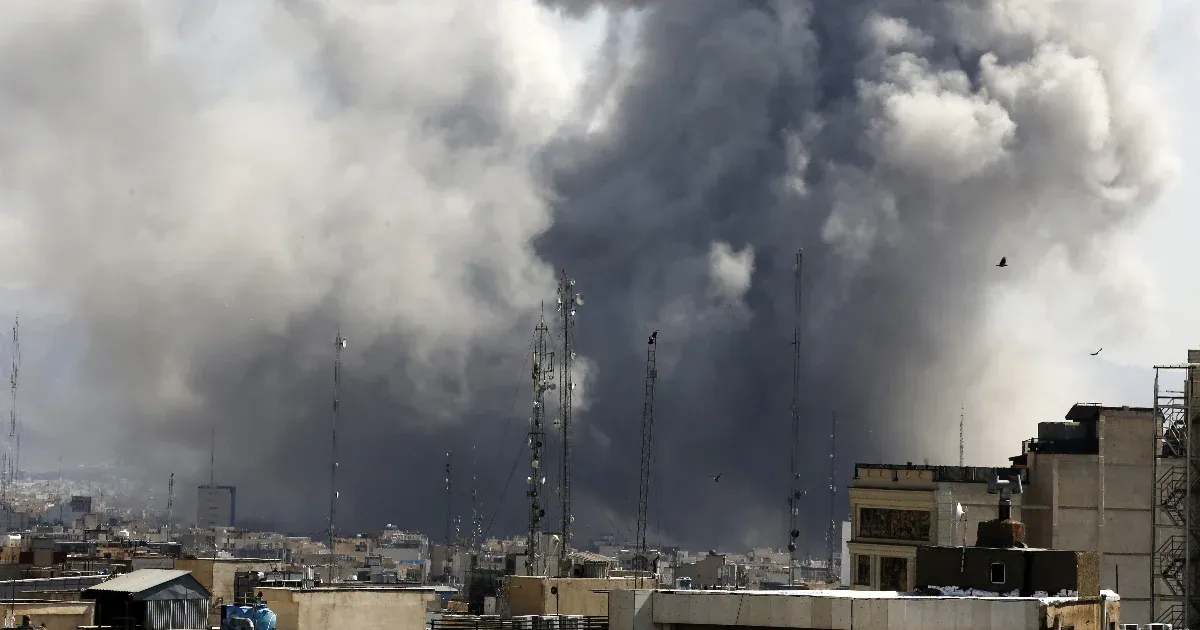 Trump humbugnak tartotta a demokrácia exportját, Netanjahuval közösen most mégis ez a célja Iránban