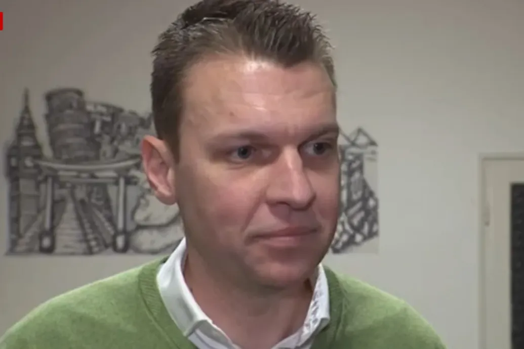 Megkérdezték Menczertől, mennyit dolgozik a másfél milliós miniszteri biztosi fizetéséért, a hét napjait kezdte számolgatni