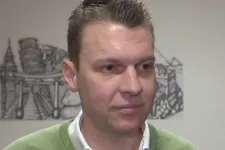 Megkérdezték Menczertől, mennyit dolgozik a másfél milliós miniszteri biztosi fizetéséért, a hét napjait kezdte számolgatni