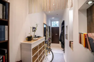 Kicsit antik, modern és nagyon egyedi, belbudai életérzés a legvagányabb lakásban