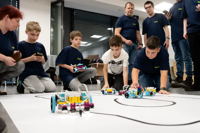 A tanárok is csodálkoznak, mennyire lelkesíti a diákjaikat a robotika