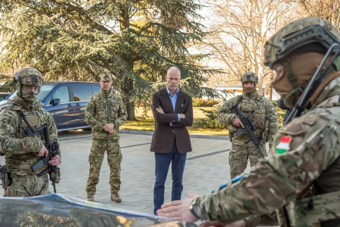 Miközben a kormány katonákkal védi a Paksi Atomerőművet, aranybányát posztolt róla a hekkereknek