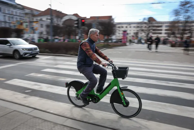 Teszt: a régi Bubi se volt filigrán, de az új egyenesen robusztus