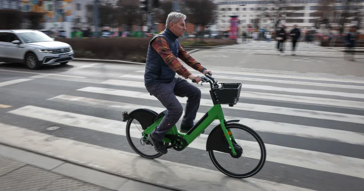 Új Stílus és Technika: Bemutatkozik a Kétkerekű Batmobil Budapesten