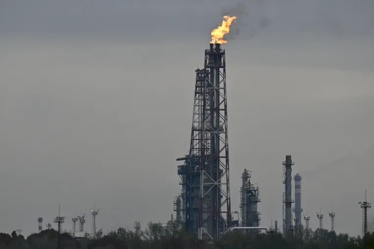 Harminc forinttal is drágulhat a dízel az iráni háború miatt