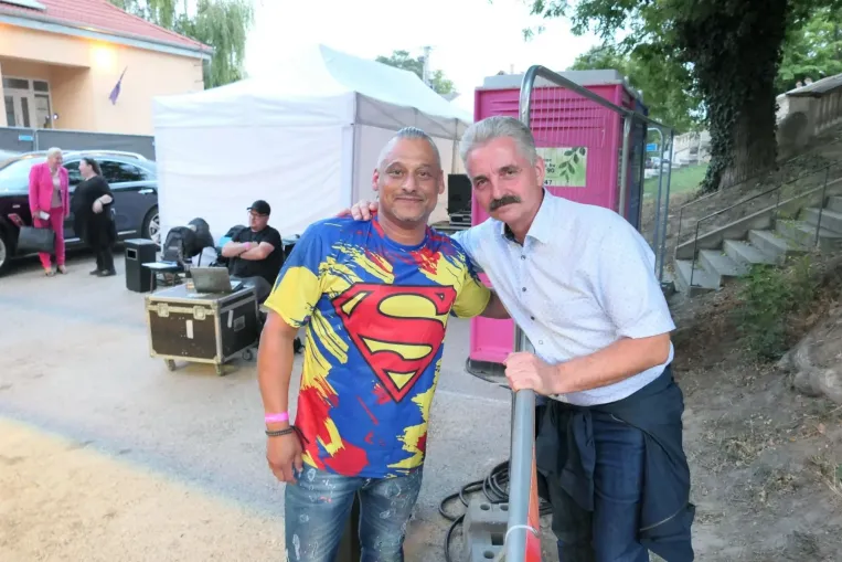 Pont olyan helyeket szór meg ingyenkoncertekkel a Szerencsejáték Zrt., amelyekre a Fidesznek nagy szüksége lehet a választáson