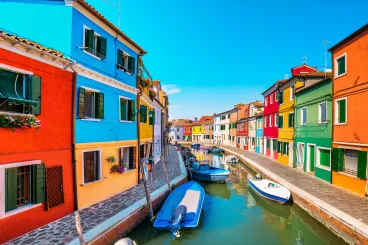 Amikor a homlokzat dönt helyettünk