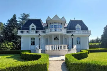 Szombathely belső zöld oázisa – exkluzív villa külön medencével és borospincével