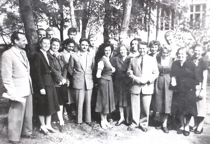 Jordáky a kolozsvári egyetemisták között – Fotó: Erdélyi Múzeum Egyesület Kézirattár, Jordáky Lajos hagyaték