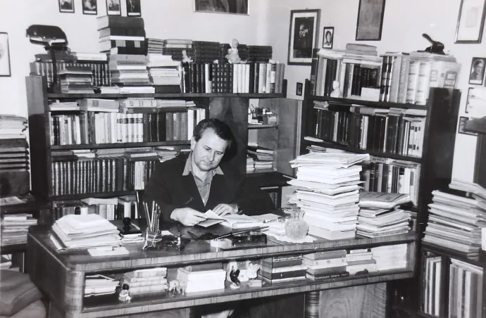 Jordáky a dolgozószobájában – Fotó: Erdélyi Múzeum Egyesület Kézirattár, Jordáky Lajos hagyaték