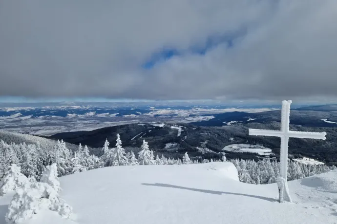 Székely alpesi életérzés és jégzápor a Releu lábánál: hótalpas túránk Hargitafürdő fölött
